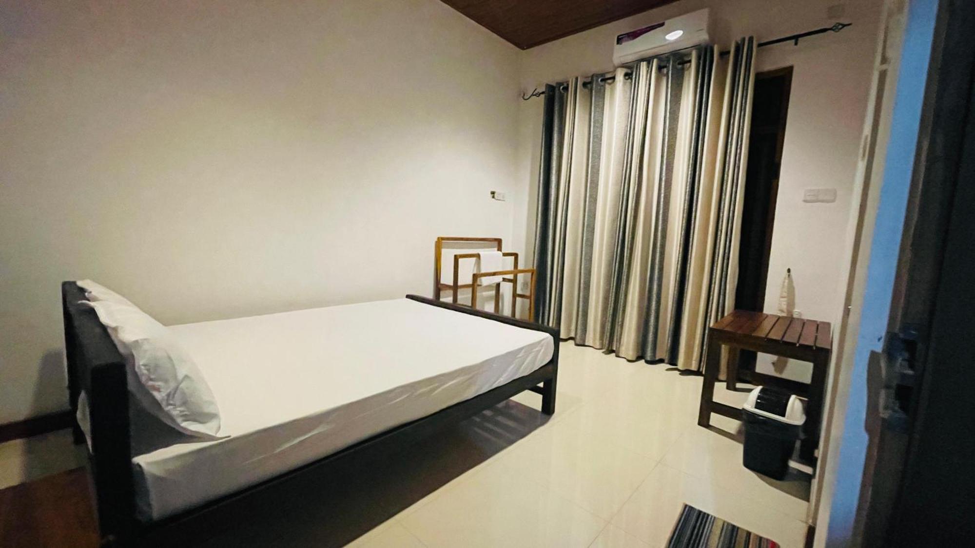Anuradhapura Hotels Zimmer foto